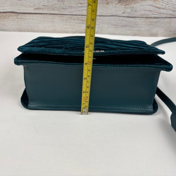 Aimee Kestenberg Velvet Mia Crossbody Bag Expandable Emerald Green - Picture 11 of 11
